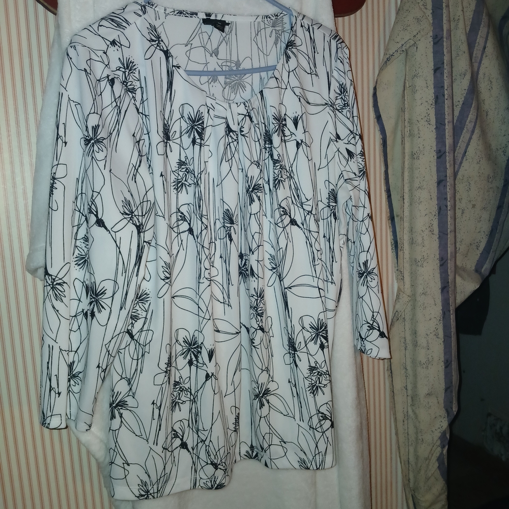 Worthington Black and White Floral Blouse